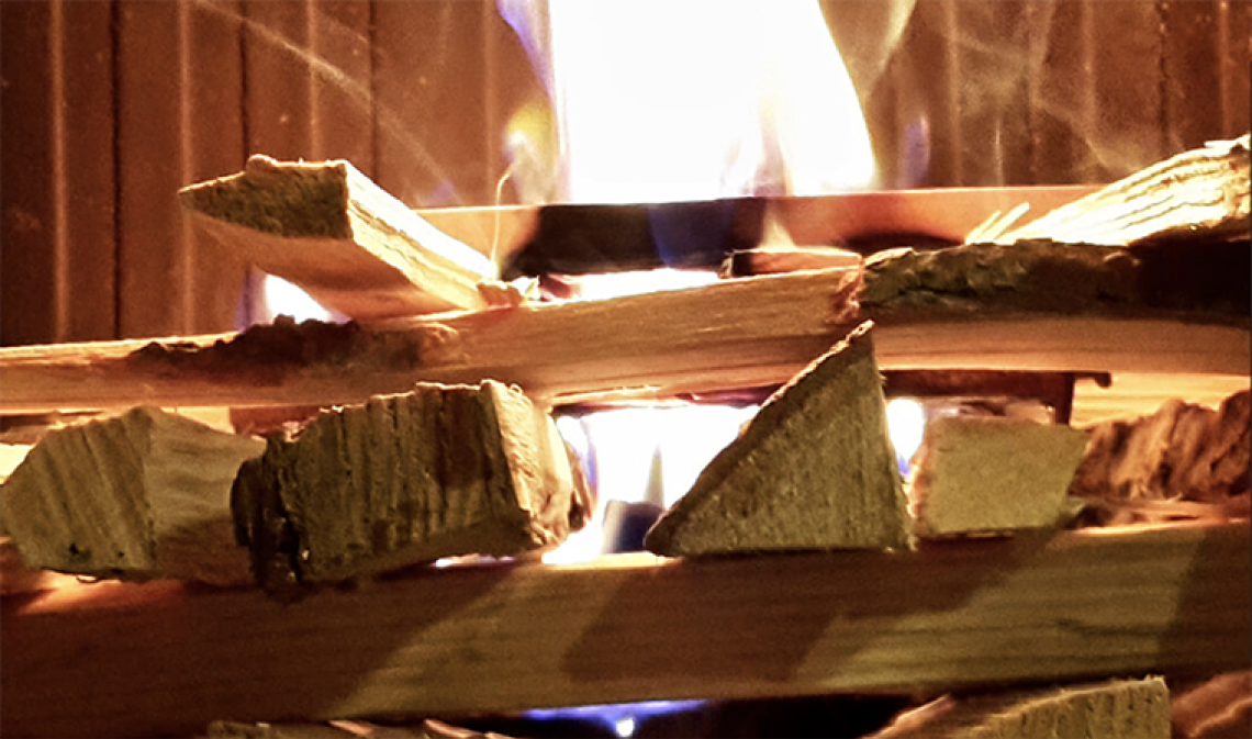 VALCHIUSA. Ambiente: Riscaldarsi con il legno
