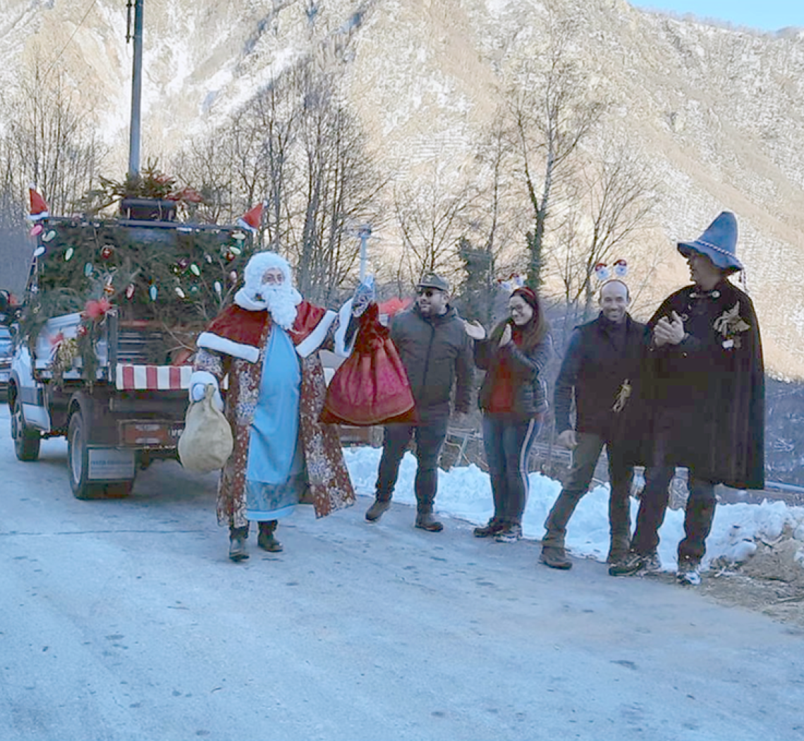 RIBORDONE. Babbo Natale arriva in frazione Verlucca