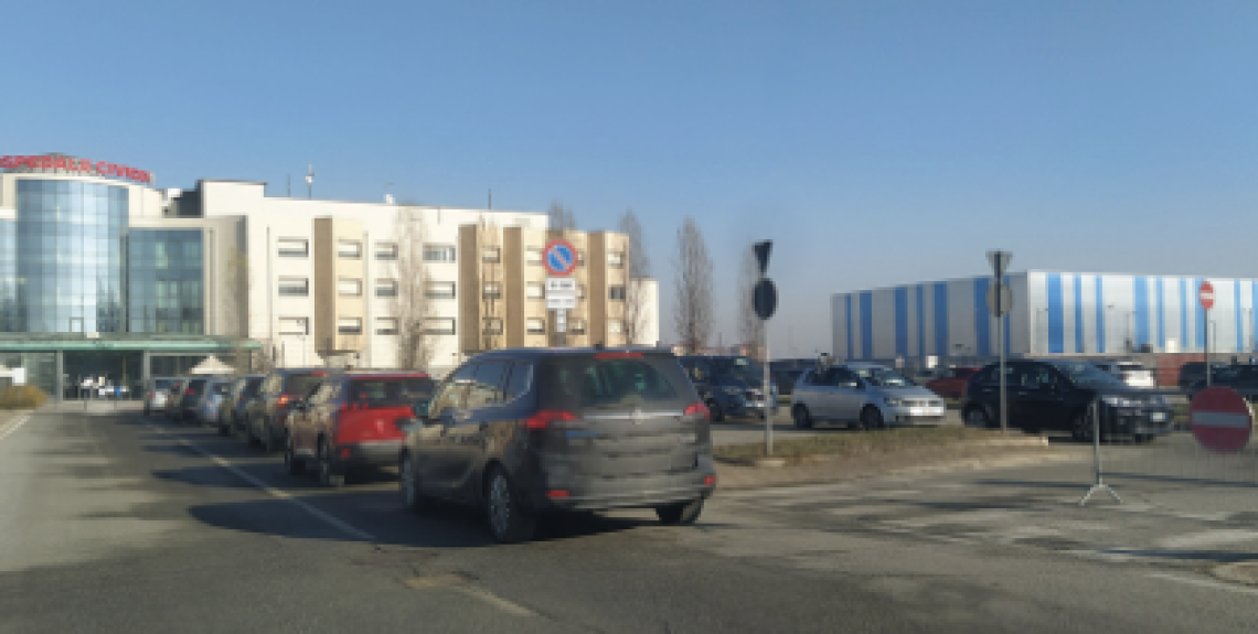 SETTIMO TORINESE. Tre ore in coda per il tampone all’hot spot di via Santa Cristina