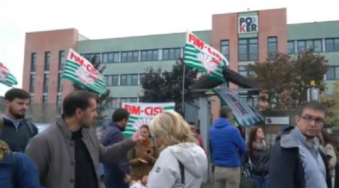 Lavoratori di Olisistem Start di Settimo Torinese in piazza a Torino