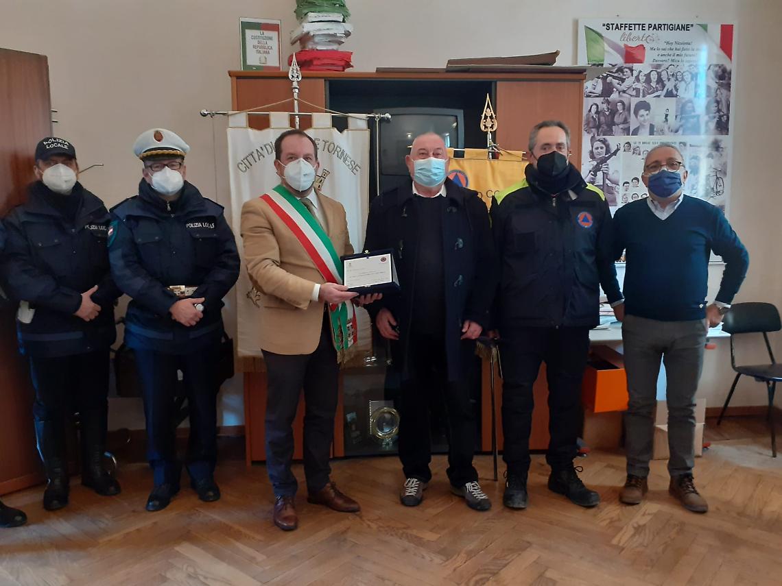 CASELLE. Una targa per Tosi dopo 30 anni di volontariato