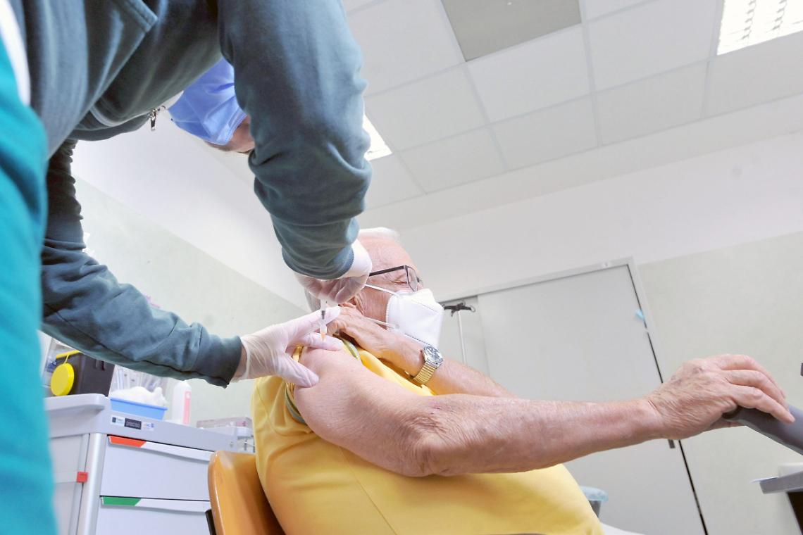Covid, obbligo vaccinale agli over 50:  “Quanti dubbi e perplessità”