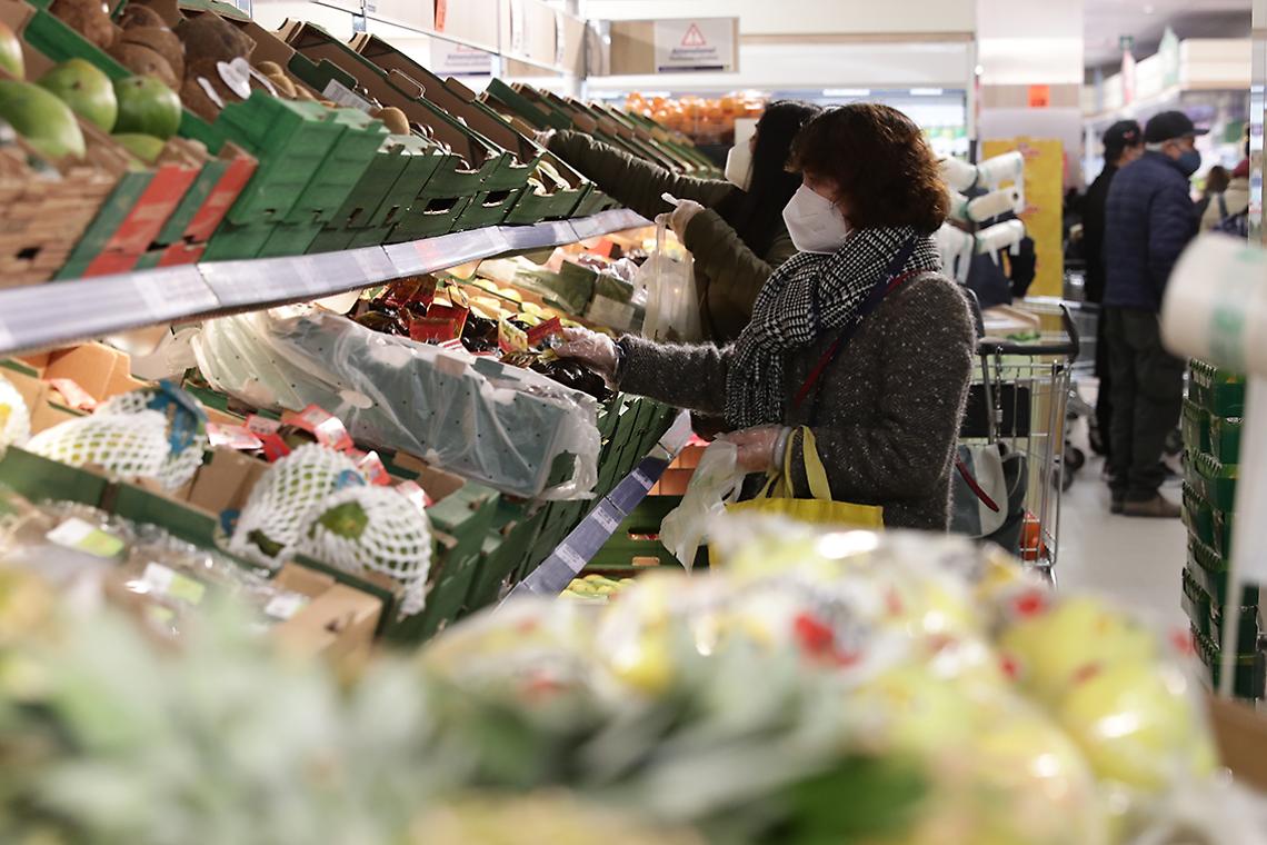 Covid, nuovo Dpcm: ecco tutti i negozi per cui non serve il Green Pass dal 1° febbraio