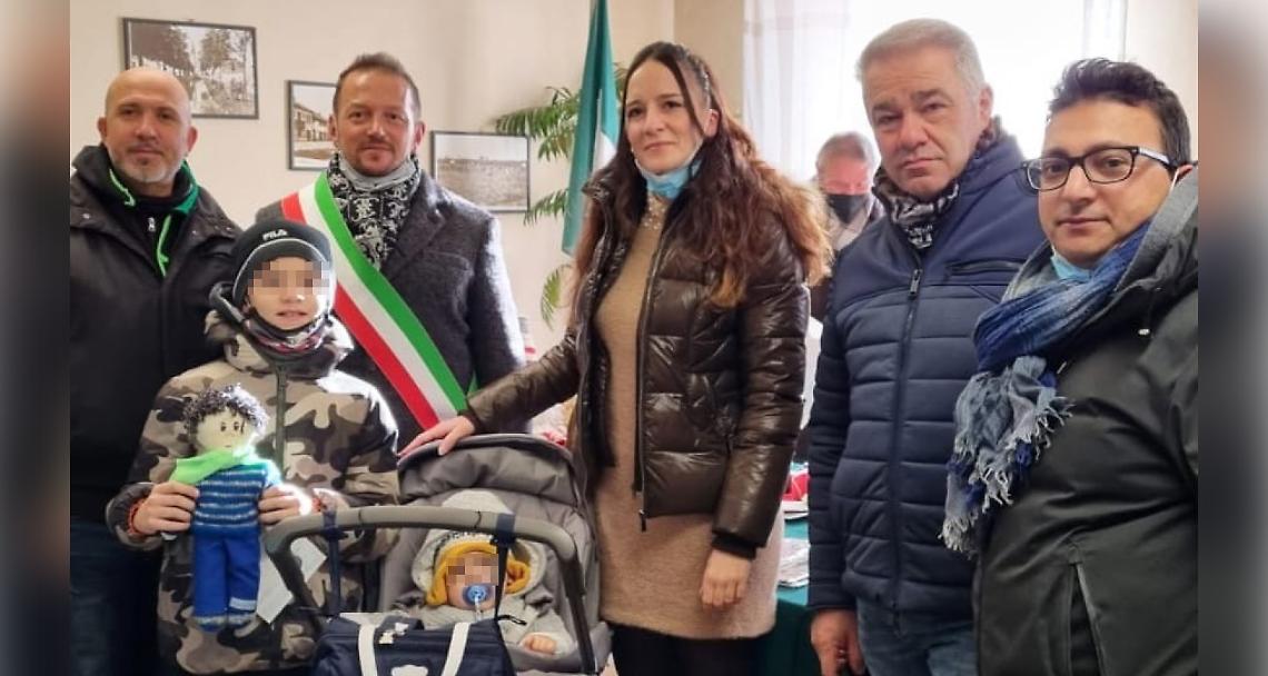 LAMPORO. Comune: Pigotte per i neonati e Costituzione ai maggiorenni