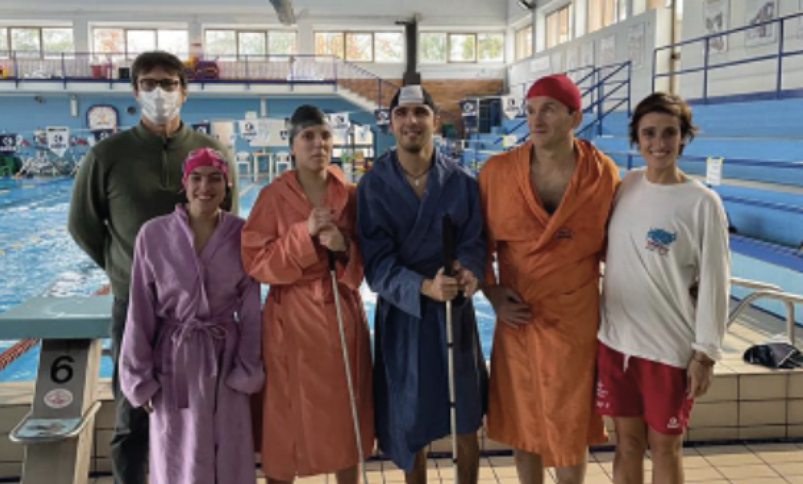 CHIVASSO. Corsi di nuoto per persone con disabilità visiva