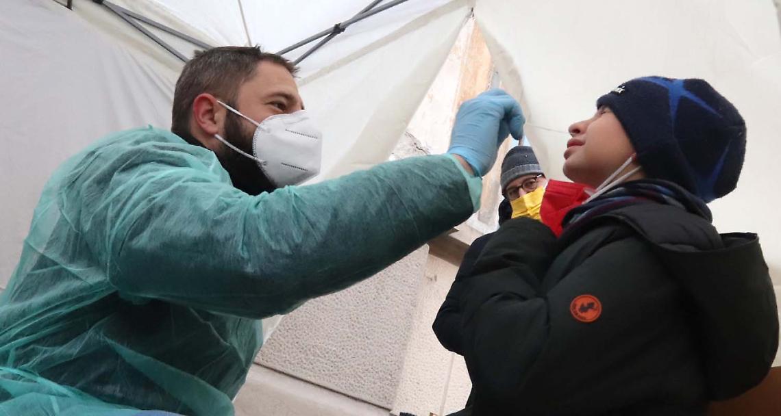 SETTIMO TORINESE. Tamponi, sprint finale per sveltire i tempi di uscita dalla quarantena per gli studenti