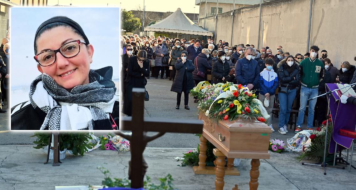 SETTIMO TORINESE. Una folla immensa e commossa per l’ultimo saluto a Monica Collu: aveva solo 49 anni