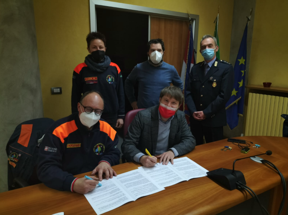 GASSINO. Firmata in Comune la nuova convenzione con i volontari dell&rsquo;Aib