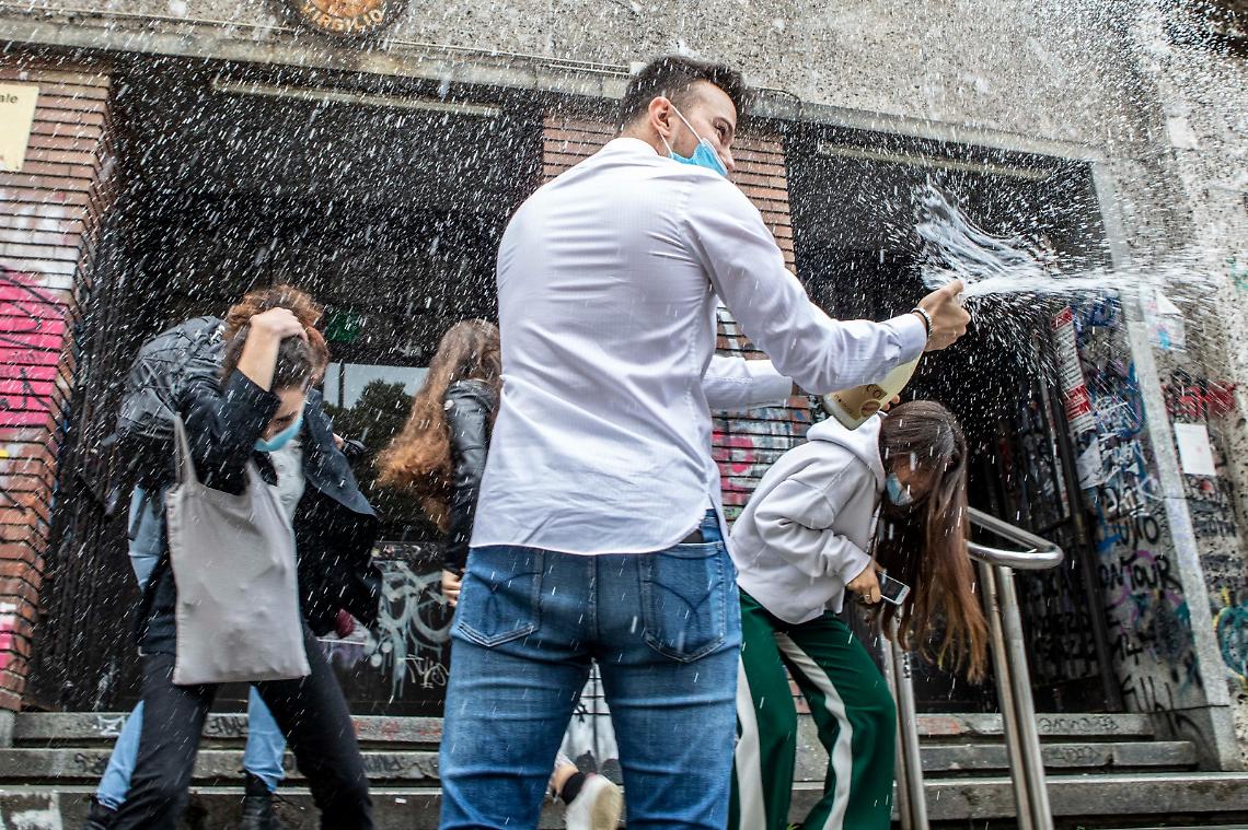 Covid, oggi finisce l’emergenza, ma non la pandemia… Ecco le nuove regole su quarantene e mascherine