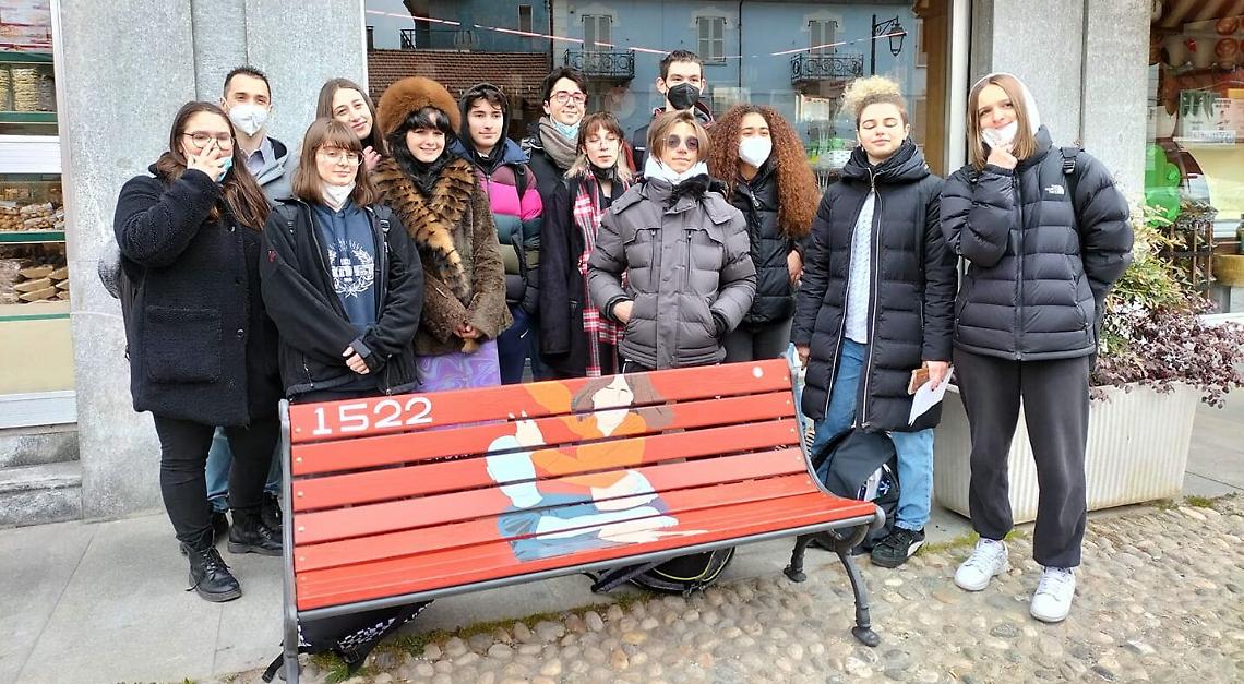 CALUSO. Proloco e Martinetti inaugurano tre panchine rosse