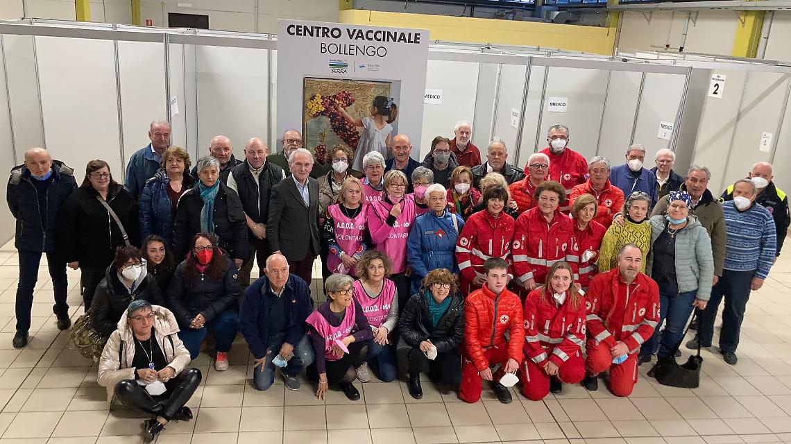 BOLLENGO. Chiude il centro vaccinale con un brindisi a tutti i volontari
