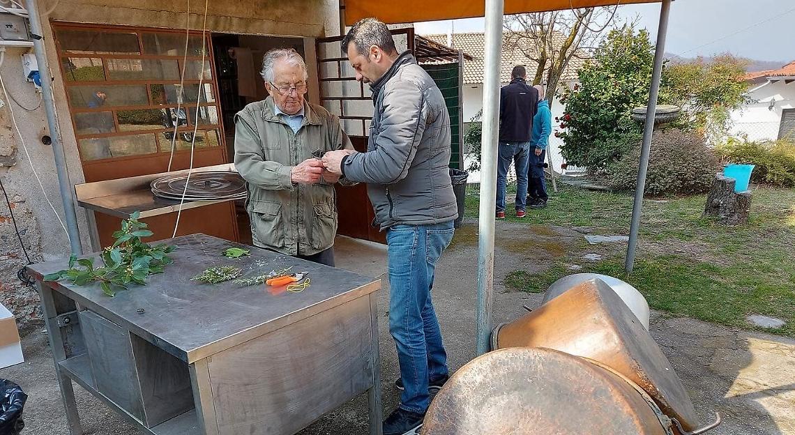 VIALFRE' Svegli tutta la notte per cuocere i “faseuj grass” del Carnevale!