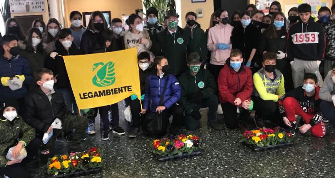 SETTIMO TORINESE. Coltivare le piante a scuola per seminare  la pace: Nicoli e Roncalli ancora in evidenza