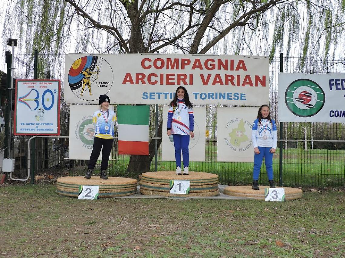 TIRO CON L'ARCO. La passione riscalda i cuori dei giovani arcieri protagonisti