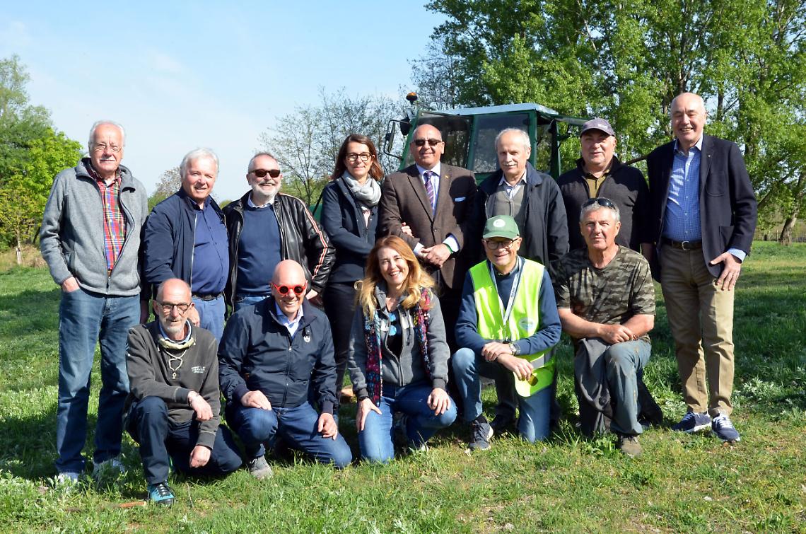CHIVASSO. Piantati 14 alberi al Bricel e al Sabiunè per i 100 di Bonfante (fotogallery)