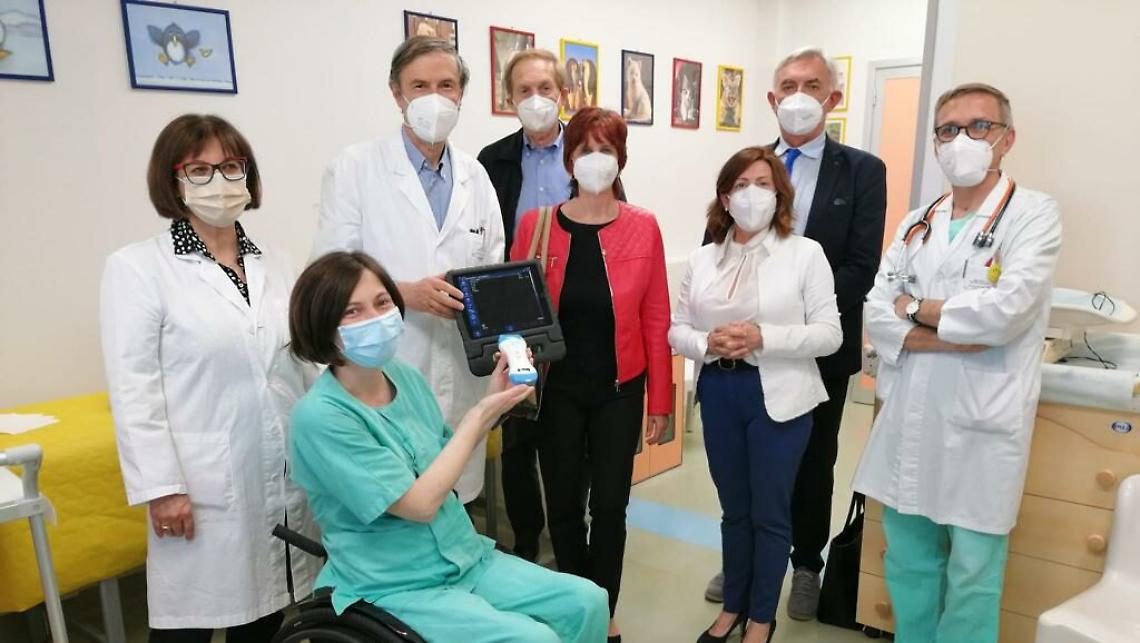 CHIVASSO. Il Rotary Club dona una sonda ecografica wireless alla pediatria dell'ospedale