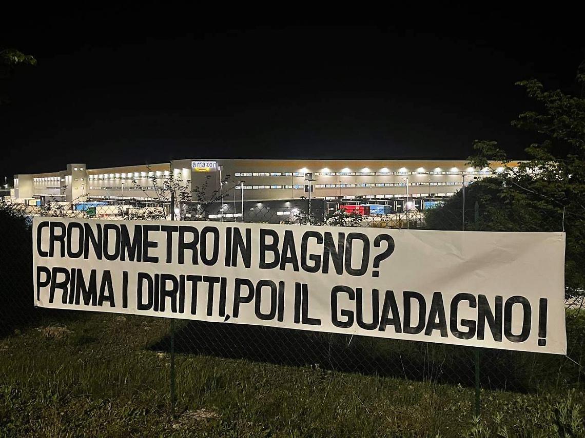 TORRAZZA PIEMONTE. Protesta contro Amazon: “Cronometro in bagno? Prima i diritti, poi il guadagno!”