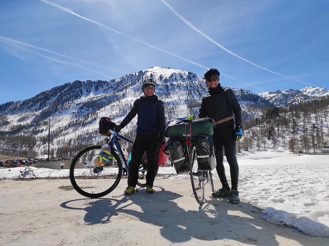 LEINÌ. Più di 2000 km in sella ad una bici per arrivare a Tenerife (VIDEO)
