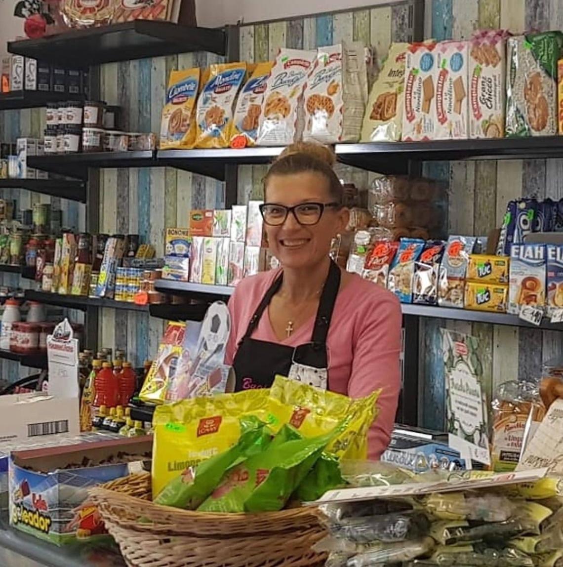 VIALFRE'. Troppi costi fissi. Sonia Palvario chiude l'unico minimarket del paese