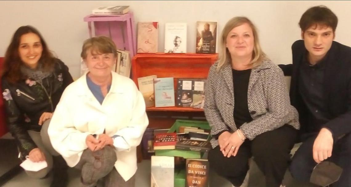 CRESCENTINO. Un nuovo punto bookcrossing nel foyer del teatro “Angelini”