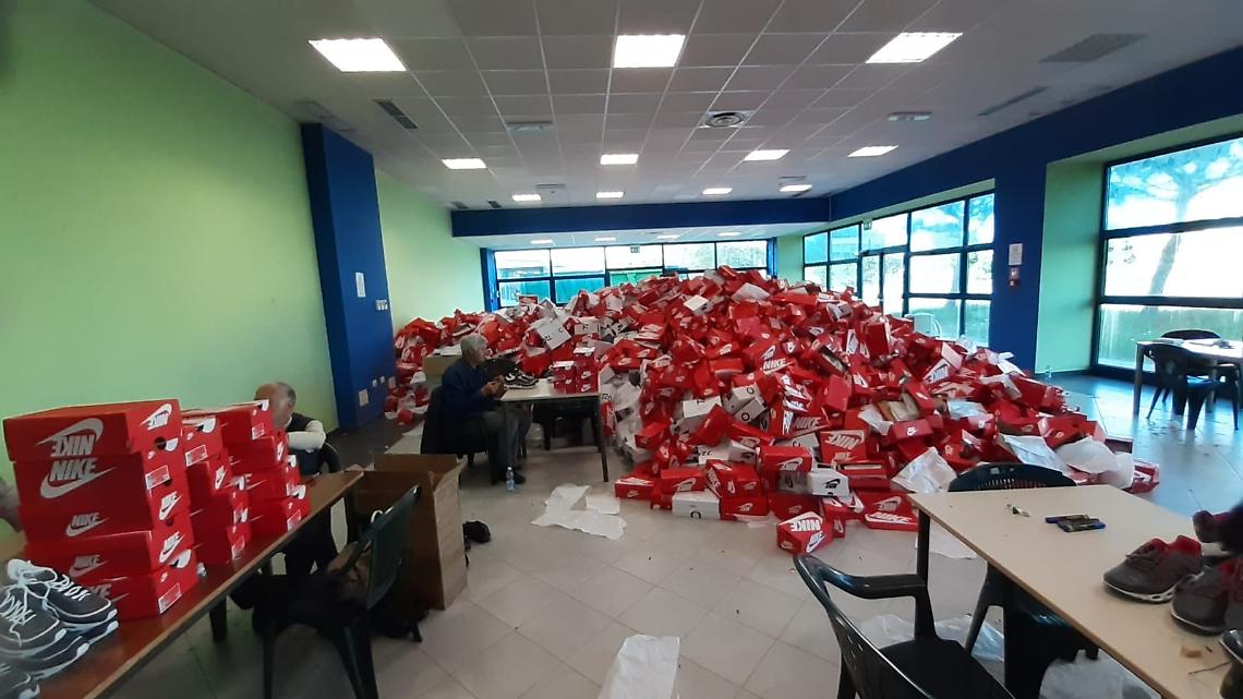 LEINÌ. 24 mila scarpe contraffatte da mandare ai profughi ucraini