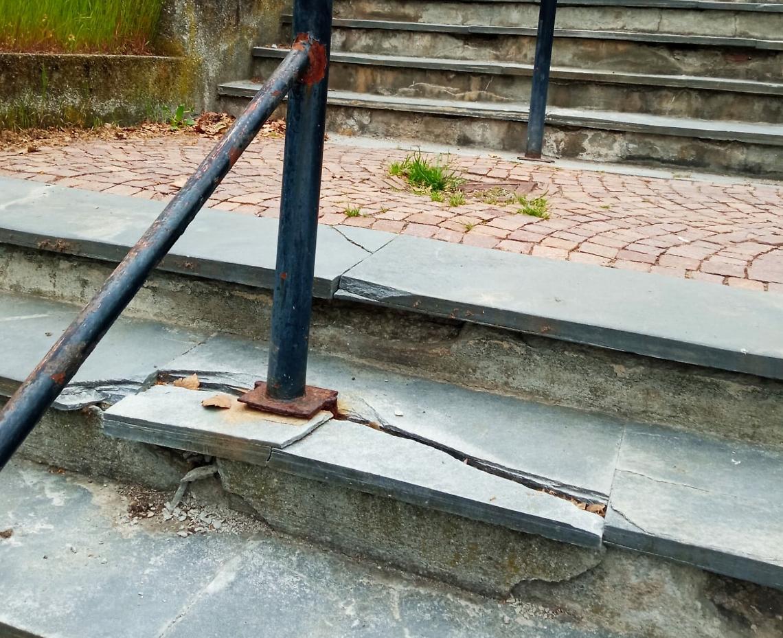 IVREA. Quella scala della “vergogna”  che porta all’area “Unesco”