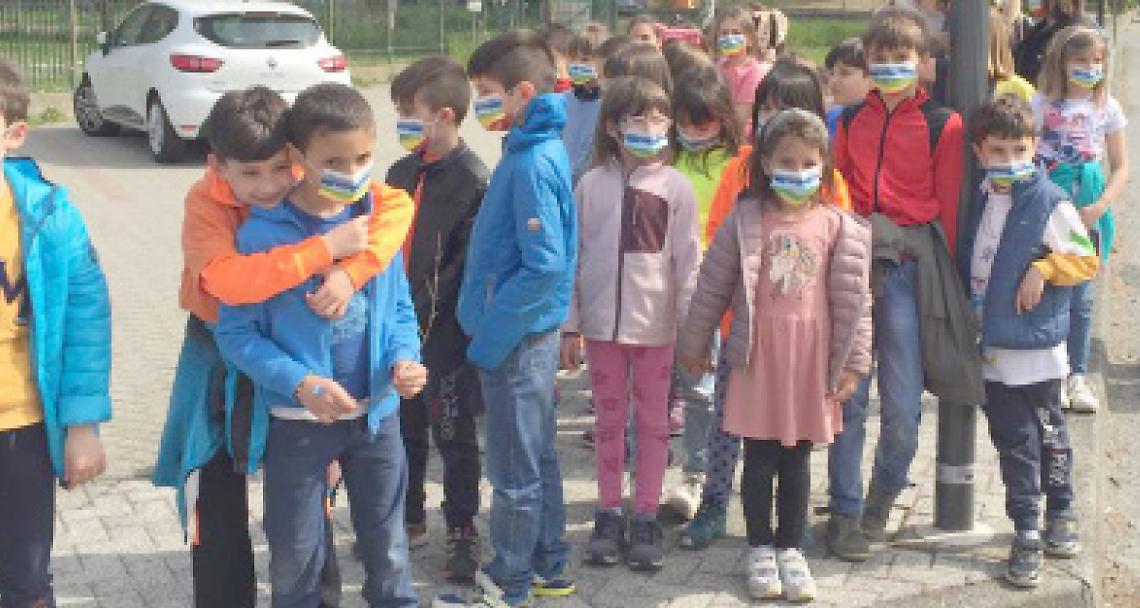 BORGOFRANCO D'IVREA. Le scuole si mobilitano  con  una “Marcia per la Pace” (VIDEO)
