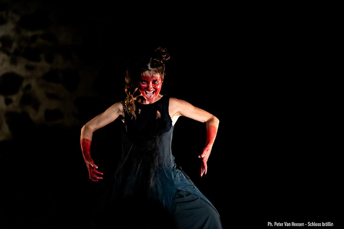 Al Bertagnolio, per Morenica_Net, Maruska Ronchi in Red Moon