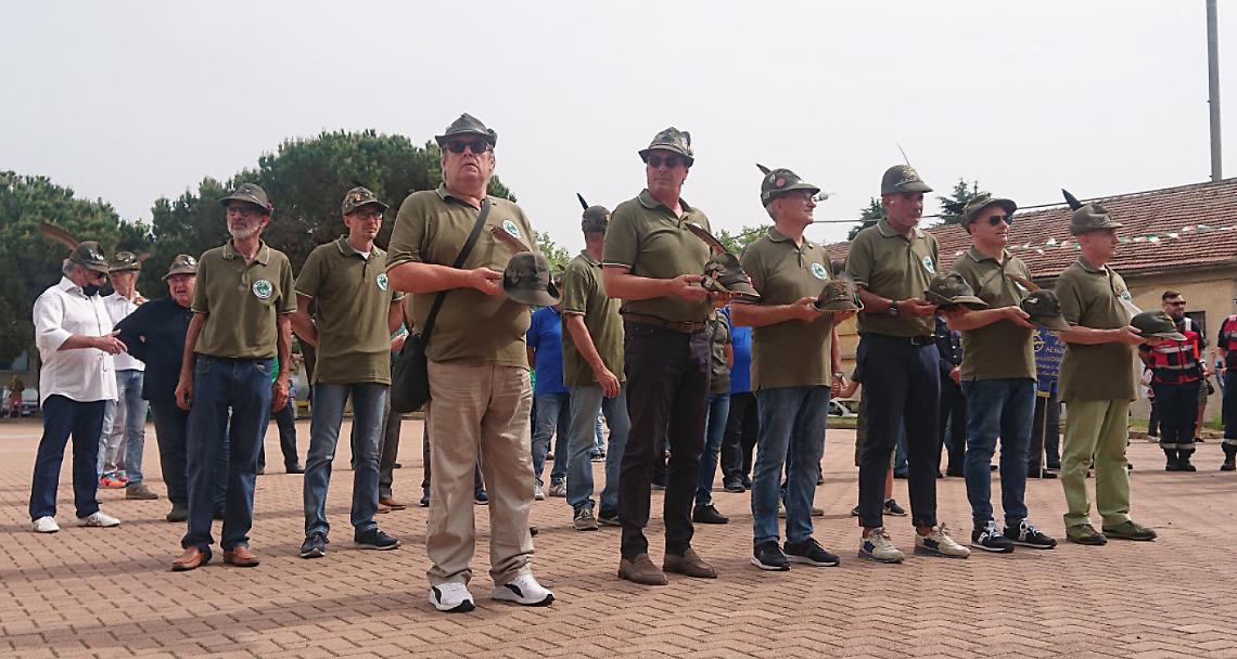 LIVORNO FERRARIS. Gran festa per i 90 anni del locale Gruppo Alpini