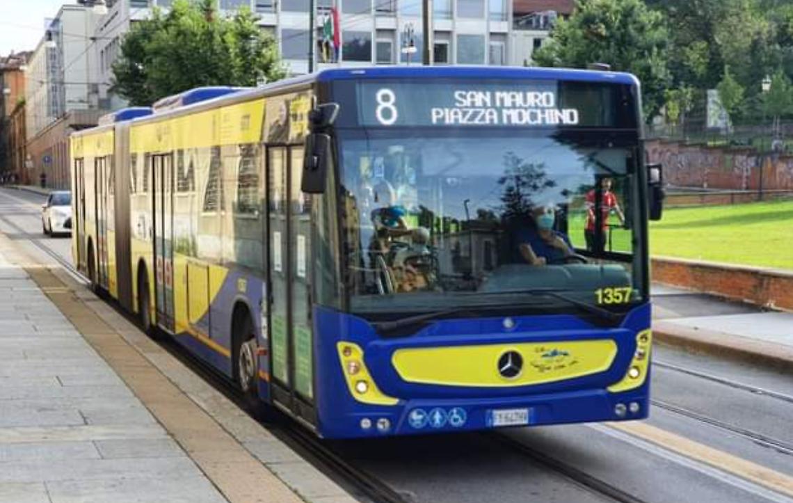 SAN MAURO TORINESE. È caos totale sulla linea 8: il pullman è quasi sempre in ritardo