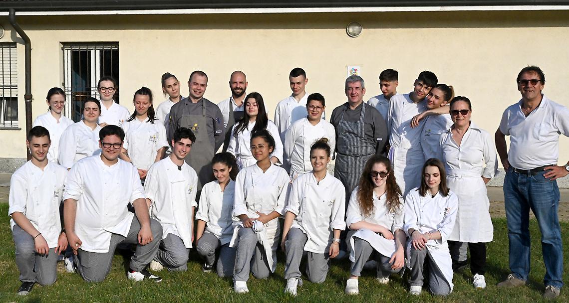 SETTIMO TORINESE. I cuochi dell’Enaip all’opera per il progetto “Love Food” (VIDEO)