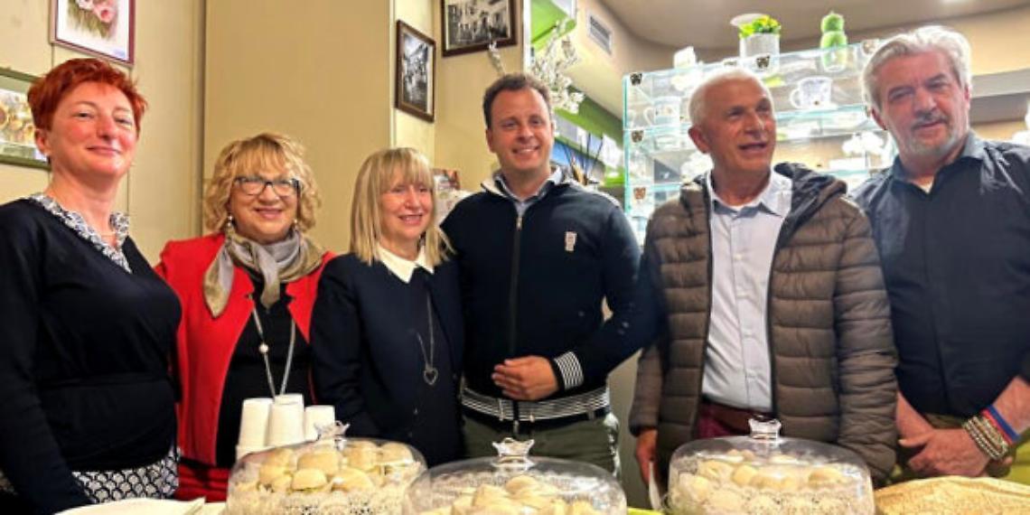 CHIVASSO. Inaugurata la mostra delle sorelle Barella al “Caffè Firenze”