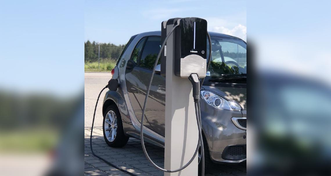 FONTANETTO PO. Due postazioni per la ricarica dei veicoli elettrici