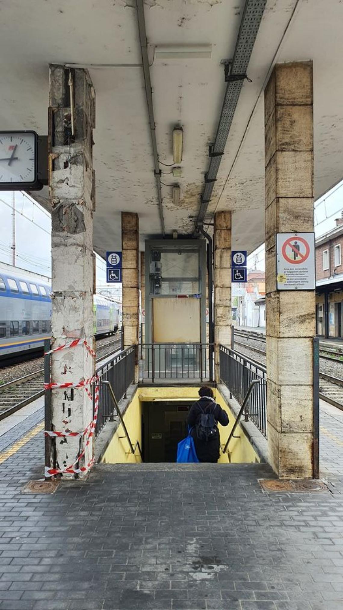 CHIVASSO. “Una stazione così fa schifo”. E scoppia la polemica