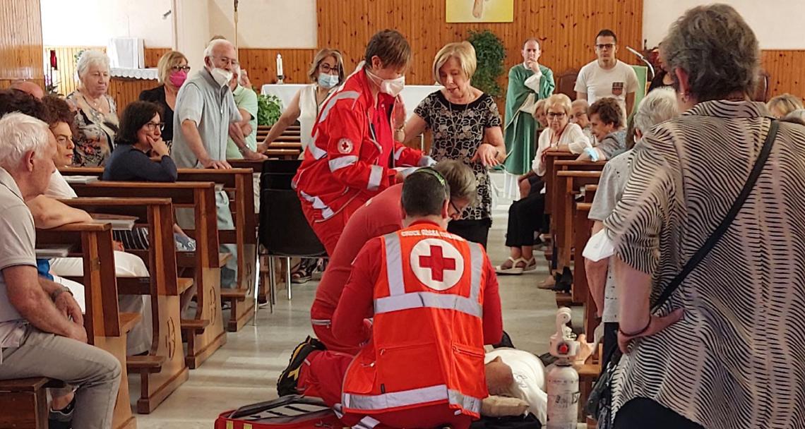 SETTIMO TORINESE. Si sente male in chiesa, rianimato