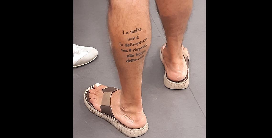 Coglioni in rete contro il tatuaggio. E la 'ndrangheta vera se la ride