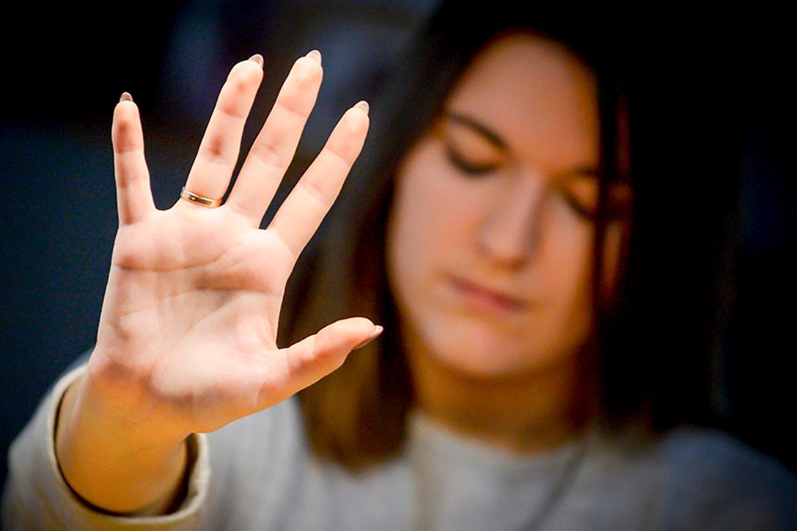 Assolto dall'accusa di violenza sessuale. La porta socchiusa era un invito...?