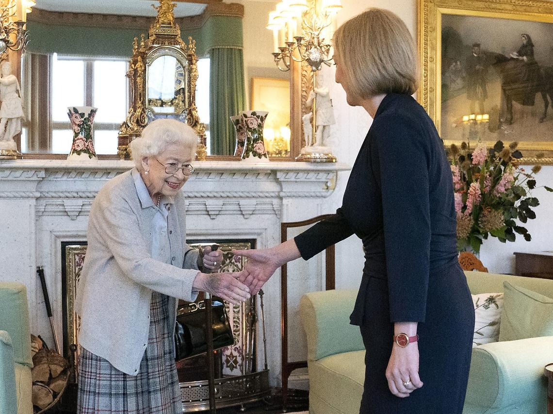 LIZ TRUSS DALLA REGINA