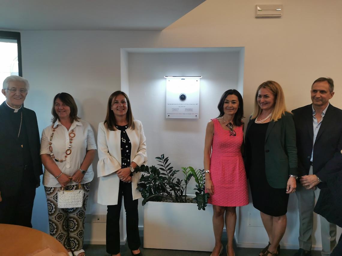 Posa Targa Fondazione Bellisario 1