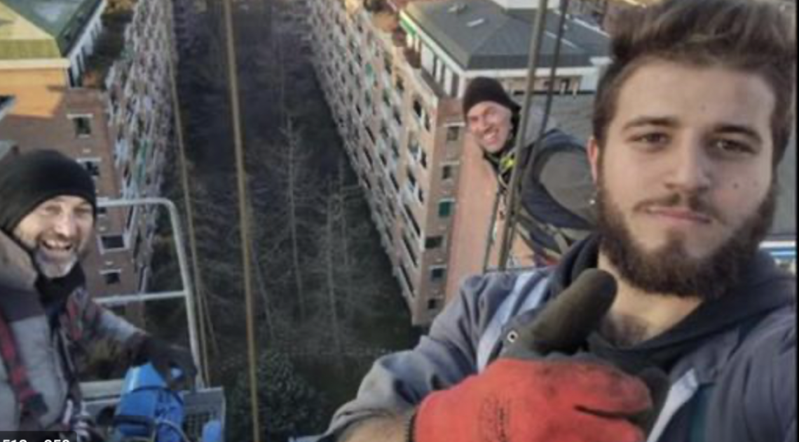 Una targa commemorerà i tre operai morti nel crollo di via Genova
