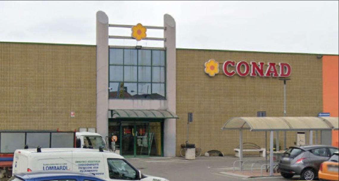 CRESCENTINO. Rubava superalcolici e abbigliamento al Conad