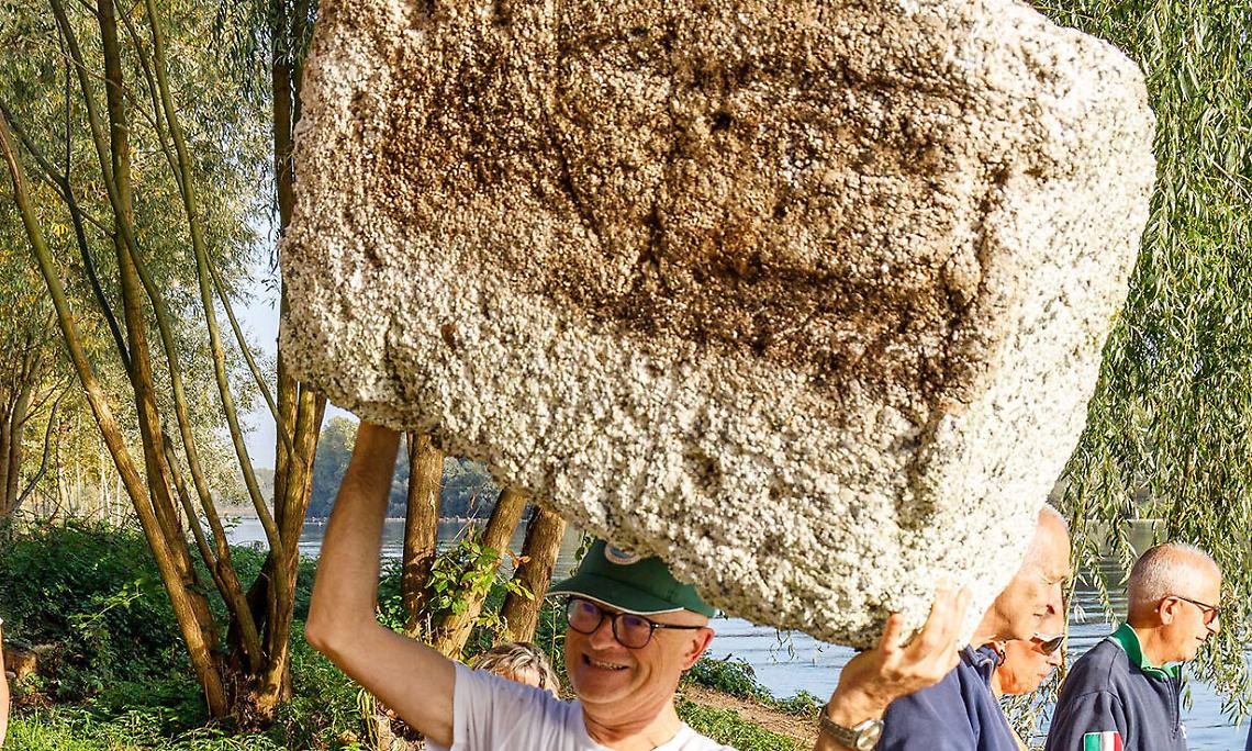 "Sembra un asteroide!". Dalla pulizia del fiume Po spunta di tutto
