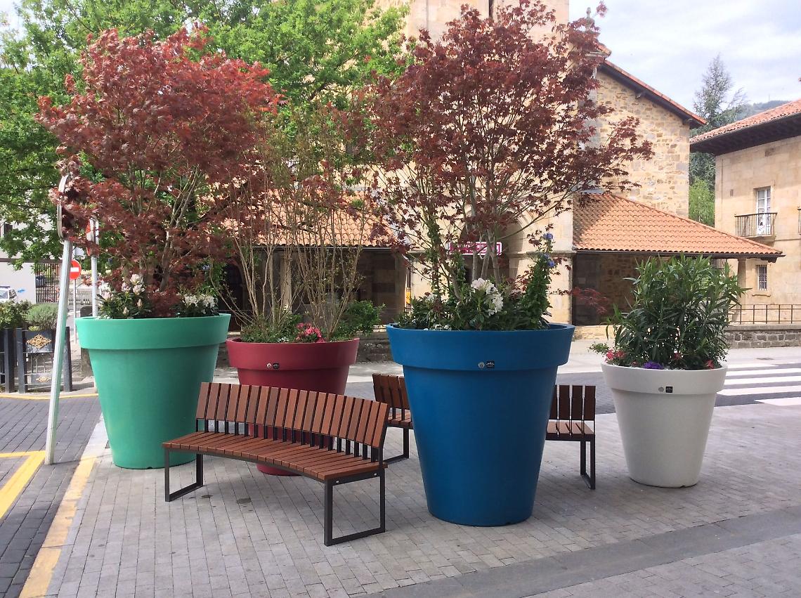 IVREA. Panchine e fioriere progettate da un artista in tutta la città, ma si deve prima vincere il bando della Regione