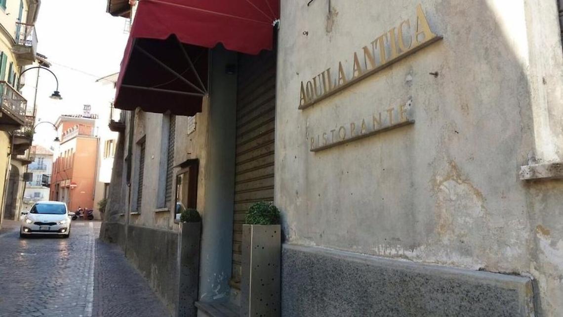 Una targa a Scerbanenco padre del Noir. Nel 1951 ambientò un romanzo a Ivrea...