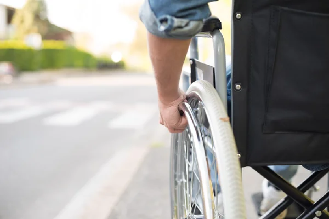 Storia (vera) di una sedia a rotelle per un disabile 100%