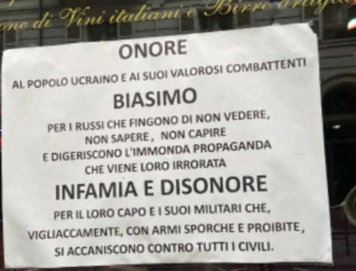 "Onore all'Ucraina": e su internet è una pioggia di recensioni negative al ristorante che espone un cartello di solidarietà all'Ucraina