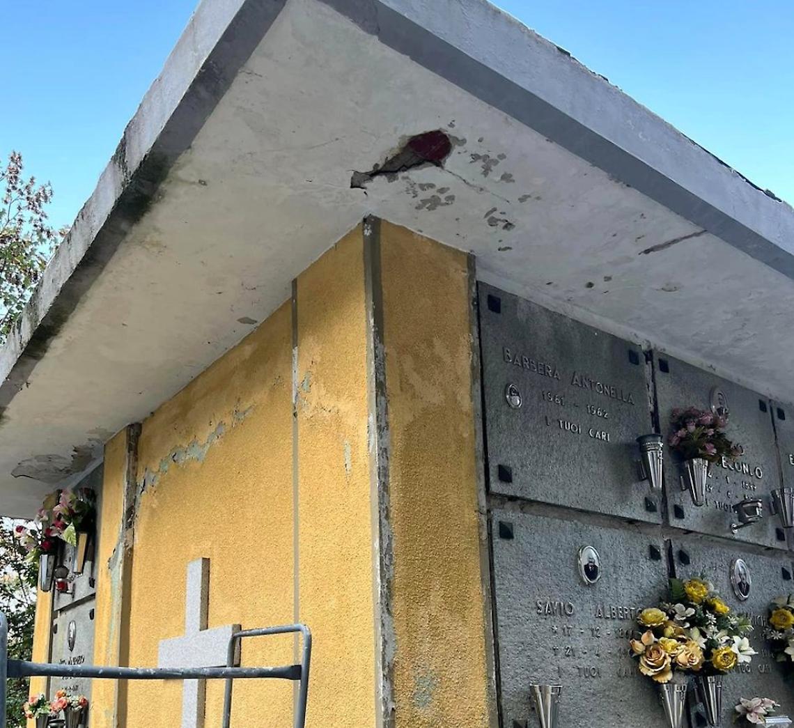 Il cimitero di Bussolino? C’è l’intonaco che cade dai muri!