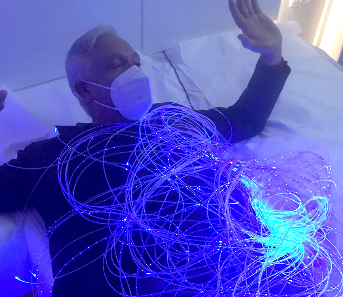 il vicesindaco Brino testa la stanza sensoriale