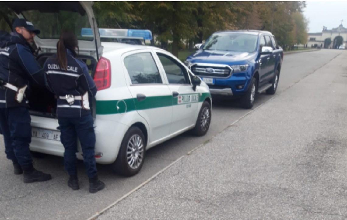Assessore ma dove parcheggia?! Multato dai vigili