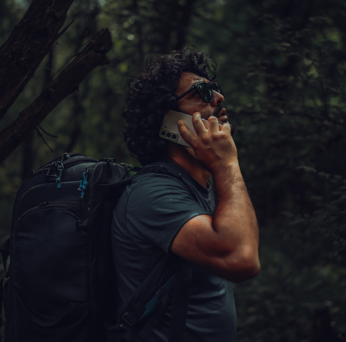 Uomo perso nel bosco